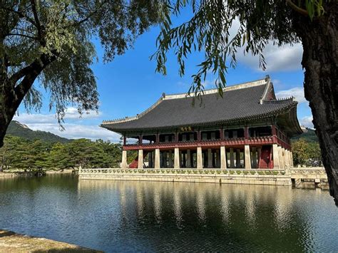 Samnyeong-gung Palace Pavilion Una Visione di Armonia Spirituale e Eleganza Imperiale!