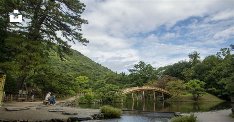 La Grotta di Takamatsu! Un Ritratto Elegante di Silenzio Zen